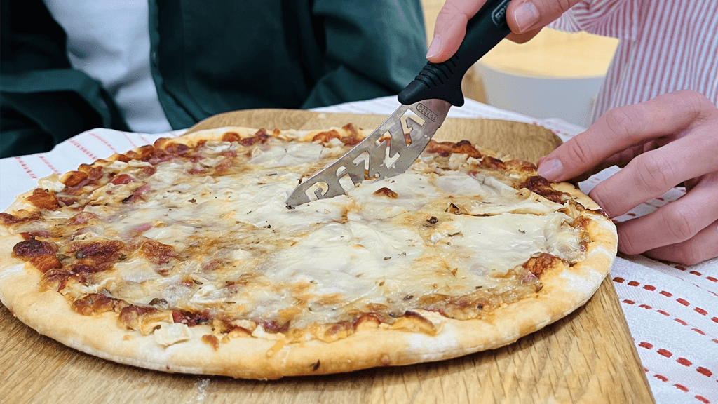 Pizza Vegalia con Queso de Cabra y Cebolla Asada